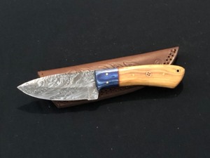 lot 21 image: Custom Damascus Steel Knife