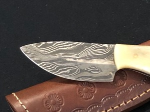 lot 23 image: Custom Damascus Steel Knife