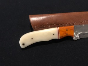 lot 7 image: Custom Damascus Steel Knife