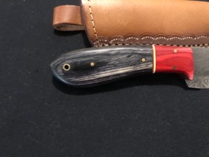 lot 3 image: Wood Handle Custom Damascus Steel Knife
