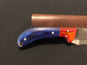 lot 5 image: Custom Wood Handle Damascus Steel Knife