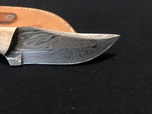 lot 26 image: Custom Damascus Steel Knife