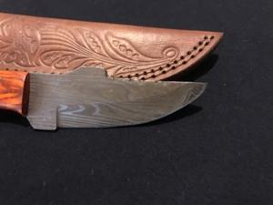 lot 19 image: Custom Damascus Steel Knife