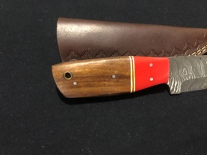 lot 11 image: Custom Damascus steel knife