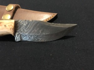 lot 20 image: Custom Damascus Steel Knife