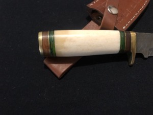 lot 14 image: Custom Damascus steel bone handle knife