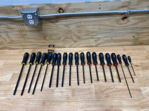 lot 94 image: BONDHUS Lot of 19 Tools (mostly ball end screwdrivers)