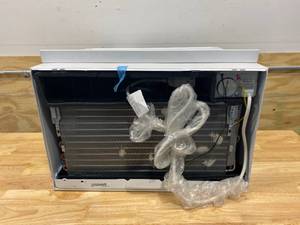 lot 100 image: LG ELECTRONICS 10,000 BTU 115-Volt Window Air Conditioner with Remote and ENERGY STAR in White