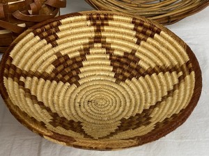 lot 5 image: Variety of Vintage Handwoven Baskets