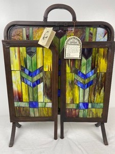 lot 2 image: Beautiful Quoizel Stained Glass Fire Place Screen