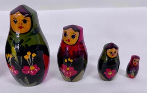 lot 60 image: Handpainted Russian Nesting Dolls