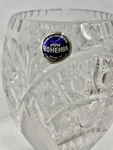 lot 64 image: Exquisite Bohemian Hand Cut Crystal Vase by Renaissance Crystal