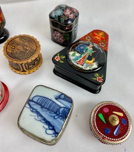 lot 69 image: Terrific Trinket Boxes