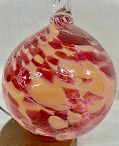 lot 90 image: Lovely Blown Art Glass Ornament w Stand