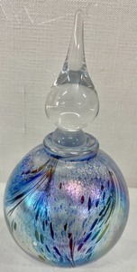 lot 97 image: LW Rice & Co Imports Glass Perfume Bottle from Taiwan