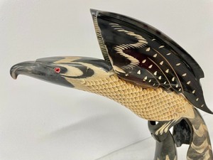 lot 108 image: Vintage Eagle Sculpture Hand Carved Water Buffalo Horn -Thailand
