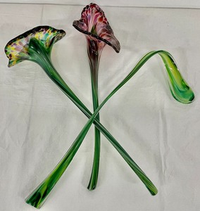 lot 120 image: 3 Amazing Vintage Art Glass Flowers