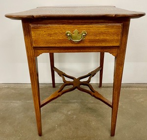lot 129 image: Vintage End Table