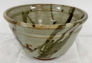 lot 151 image: Lovely Signed Studio Pottery Bowl