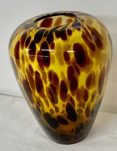 lot 155 image: Gorgeous Signed Art Glass Vase - Nichols