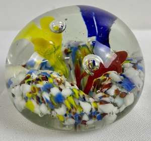 lot 195 image: 5 Gorgeous Art Glass Paperweights