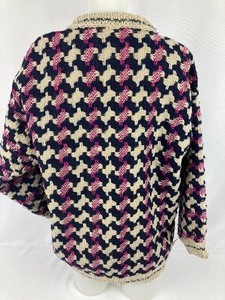 lot 172 image: Vintage Navy and Fuchsia Hand Knit Wool Sweater