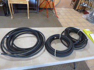 lot 25 image: 3 Hoses