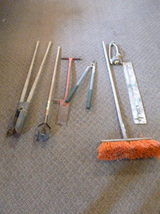 lot 26 image: Garden Tools
