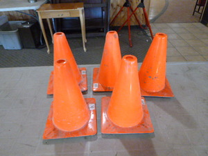 lot 30 image: 5 Safety Cones