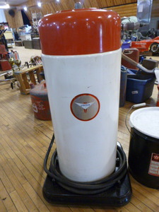 lot 55 image: Vintage Lincoln Pneumatic Greaser