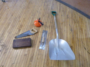 lot 65 image: Garage Items