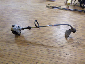 lot 71 image: Ryobi Weed Whip