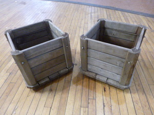 lot 77 image: 2 Planters