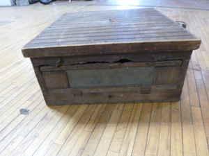 lot 96 image: Vintage Wisconsin Incubator Co. Egg Incubator