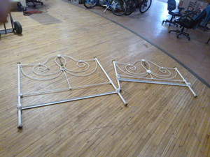 lot 103 image: Vintage Metal Bed