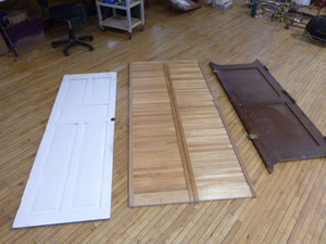 lot 104 image: 3 Doors