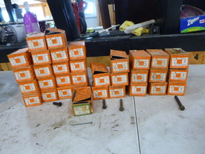 lot 129 image: Lot of SAE Cap Screws