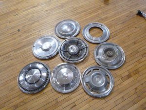 lot 140 image: 8 Hubcaps