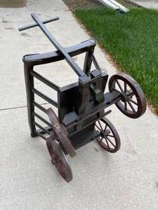 lot 114 image: Decorative Wooden Wagon