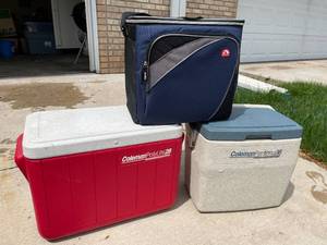 lot 115 image: Coleman and Igloo Cooler Lot