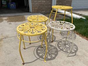 lot 119 image: Metal Patio Tables