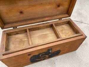 lot 127 image: Wooden Mississippi Gunning Box