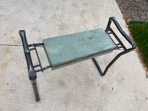 lot 133 image: Folding Garden Bench