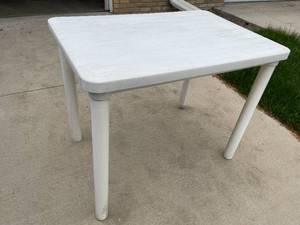 lot 145 image: White Plastic Patio Table