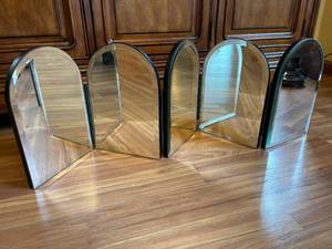 lot 177 image: 5 Sectioned Hinged Mirror Unit
