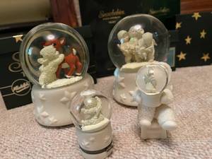 lot 187 image: Large Department 56 Snowbabies