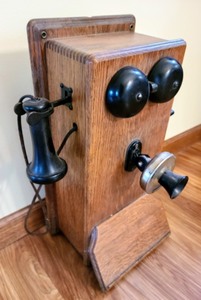 lot 42 image: Vintage Wood Crank Phone