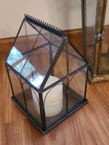 lot 43 image: Decorative Lanterns