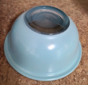 lot 75 image: Blue Pyrex Mixing Bowls
