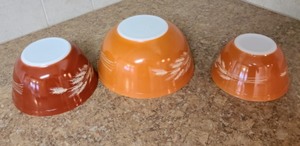 lot 76 image: Pyrex Nesting Bowl Set